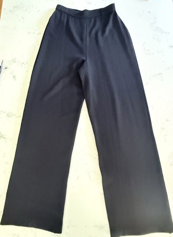 St. John Collection - Santana Knit Wide Leg Pants Pull On - Black - Size 4