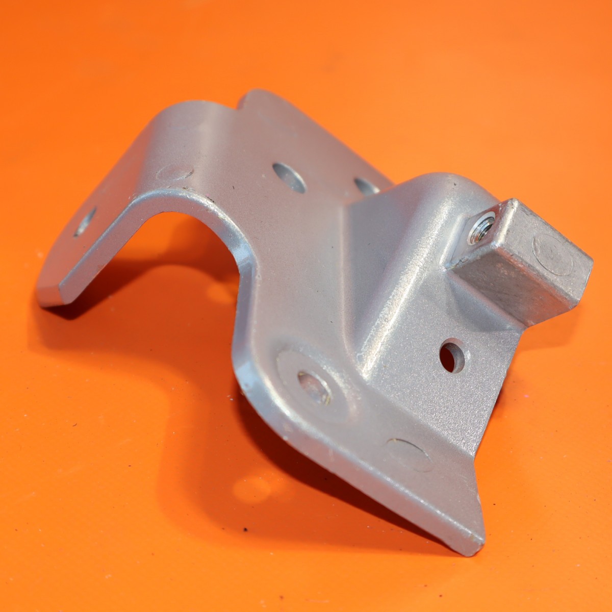 BENTLEY BENTAYGA FENDER BRACKET RIGHT 2019 2020 2021 2022 36A821393B OEM
