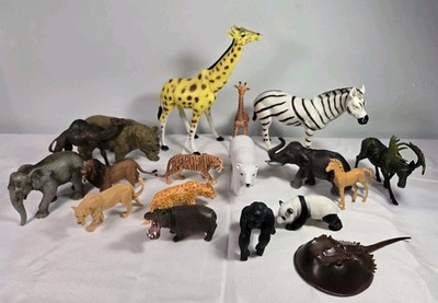 Mixed Assortment Of 18 Realistic Plastic Wild Animals Figurines Large Small (Z)