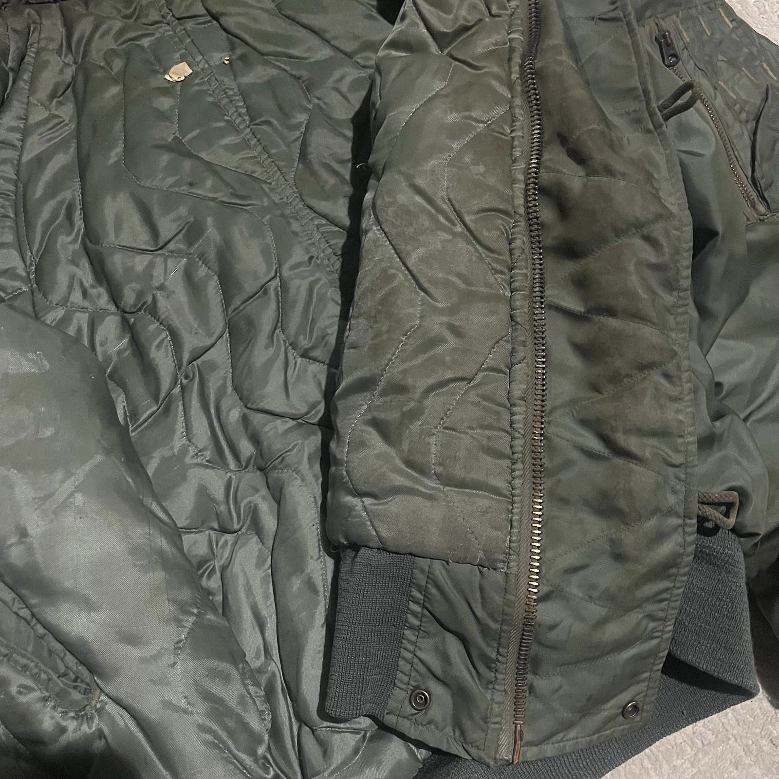Vtg 80s Very stained Civ N-2B sage green Bomber Jacket heavy attached Hood Sz XL image 6