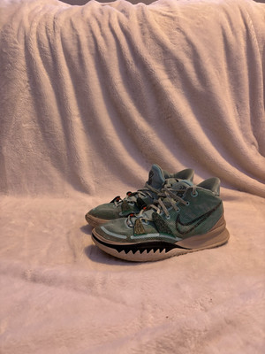 Nike Kyrie 7  Copa 