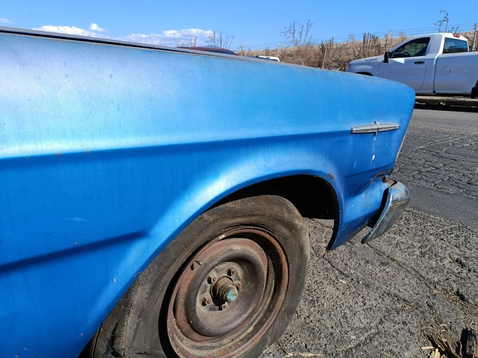 Ford Galaxie 500 1966 convertible guardabarros derecho defectos Foto 3 de 4