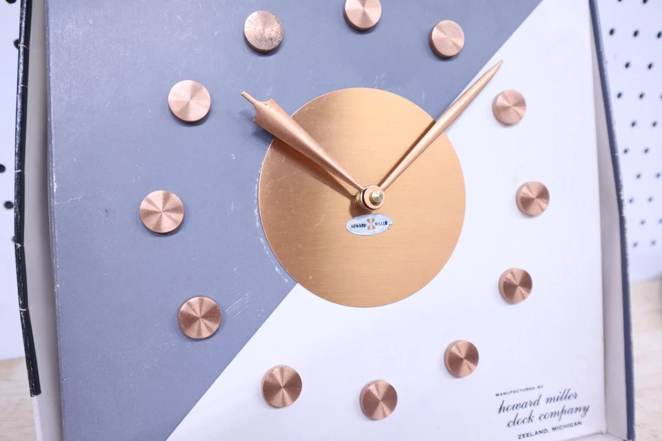 Vintage Howard Miller Wall Clock Built-In Model 6720 In Box Copper MCM Battery - Image 4 of 4