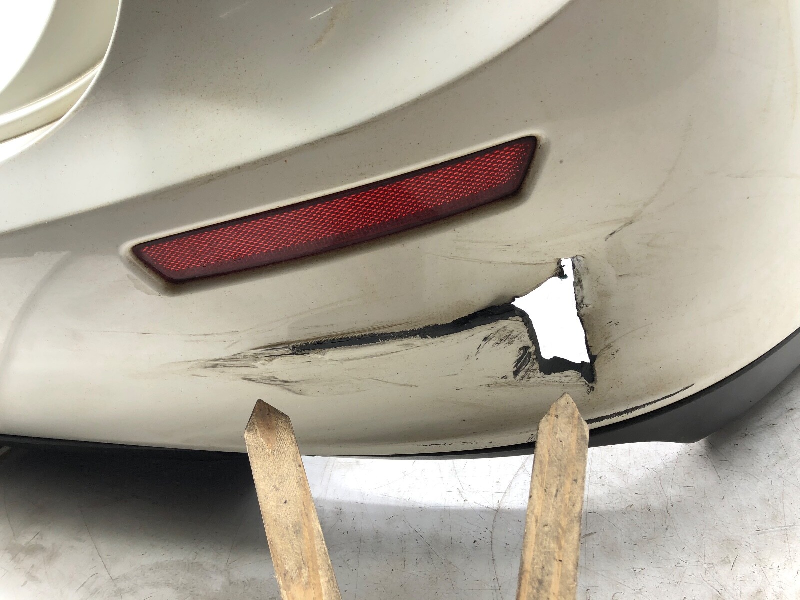 2014-2017 MASERATI GHIBLI REAR BUMPER COVER OEM BIANCO WHITE #DAMAGED.
