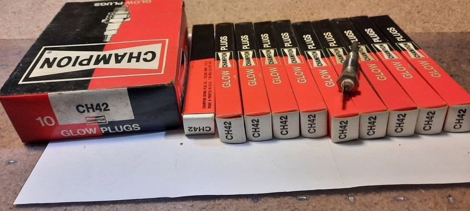 One NOS Vintage Champion CH42, CH-42, stk 182 Glow Plug