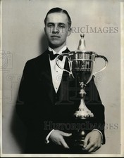 1928 Press Photo James R. Moore winner of Oratorical Contest holds prize