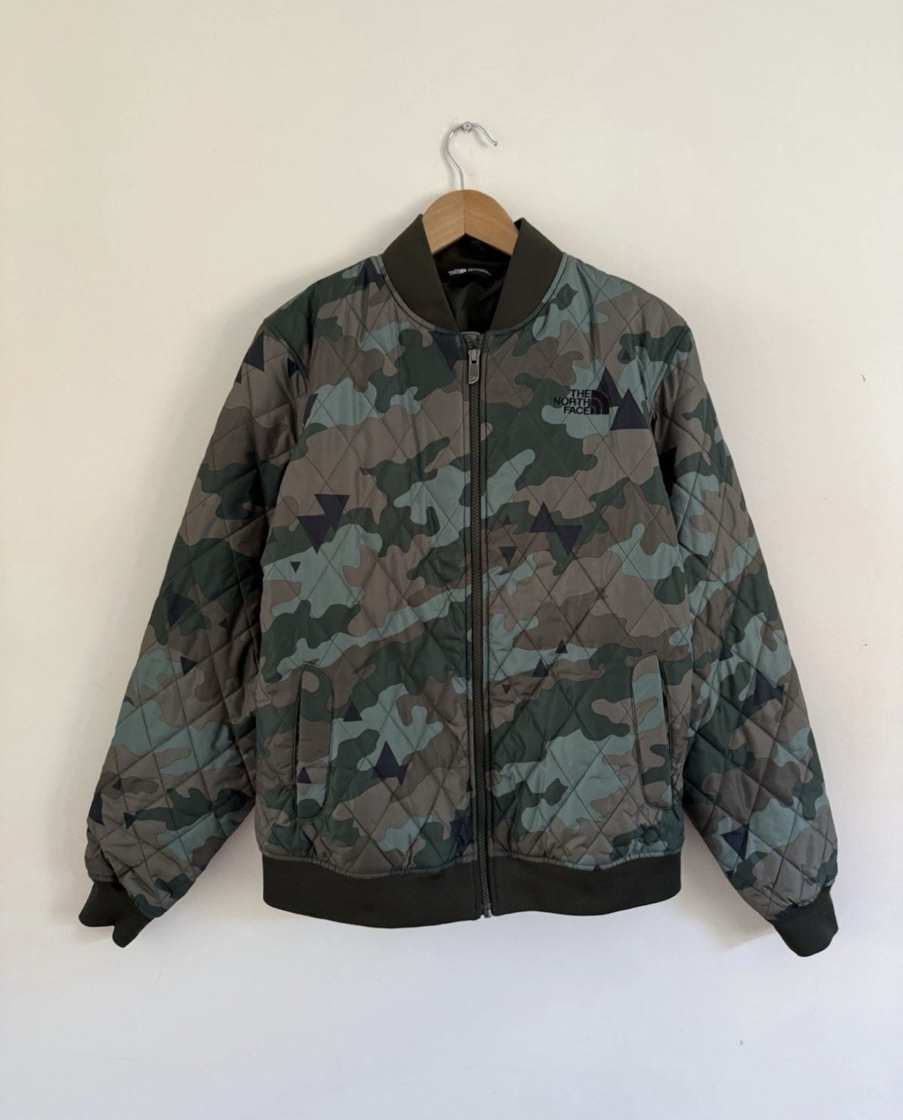 CHAQUETA LIGERA ACOLCHADA VERDE CAMUFLAJE THE NORTH FACE PARA HOMBRE TALLA PEQUEÑA 0138