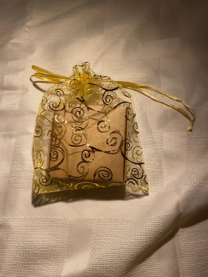 Pendientes de gota de agua de amatista rellenos de oro con palanca trasera Foto 4 de 4