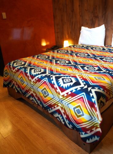 Alpaca Wool Blanket, 94 x 78 - Ultra Soft- Reversible 2 in 1-Premium Alpaca Wool - Picture 4 of 8