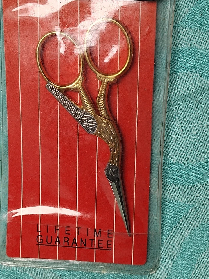 New Vintage Mundial Stork Embroidery Scissors 108 3 1/2" Gold & Silver Tone - Image 3 of 4