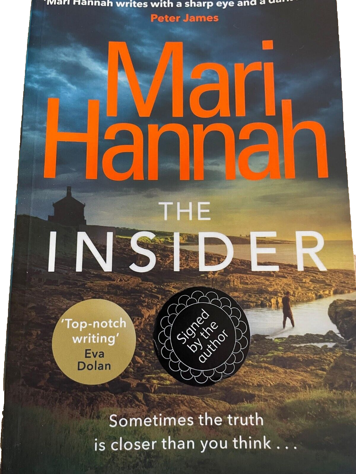 The Insider by Mari Hannah (signed paperback, 2018)