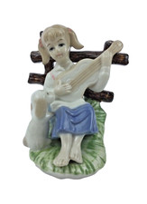Statue en porcelaine fine décorée à la main artisanalement « avec de petits...