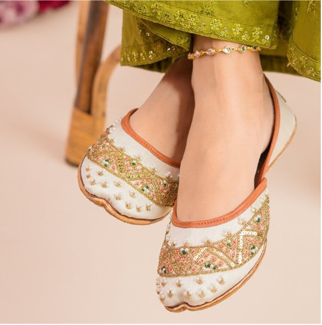 Handmade White Bridal Juttis Punjabi Khussa Wedding Shoes South Asian  footwear