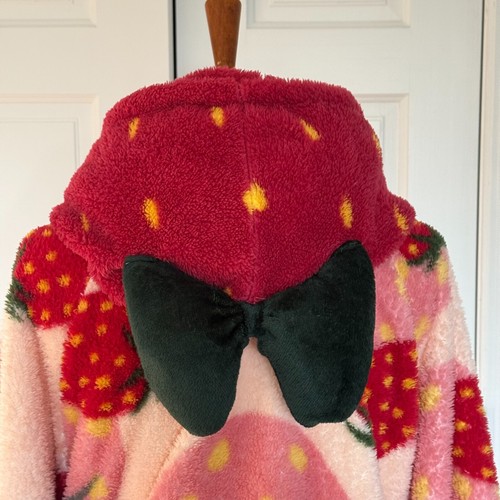 Strawberry Hooded Robe Red Pink Size Medium /Large - Picture 5 of 9