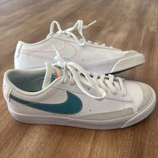 7Y | 8.5 WOMEN'S NIKE BLAZER LOW 77 VINTAGE WHITE / aquamarine  DA4074-122