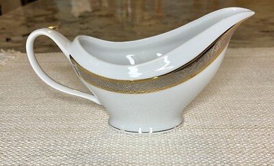 Brand New Philippe Deshoulieres Porcelain Limoges Gravy/Sauce Boat-Orleans NWOB