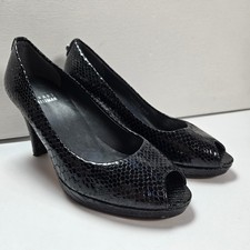 Stuart Weitzman Peep Toe Pump Women 5.5M Black Snakeskin Embossed Patent Leather
