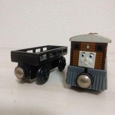 Wooden Thomas the Tank Toby and his cargo car 28cd13