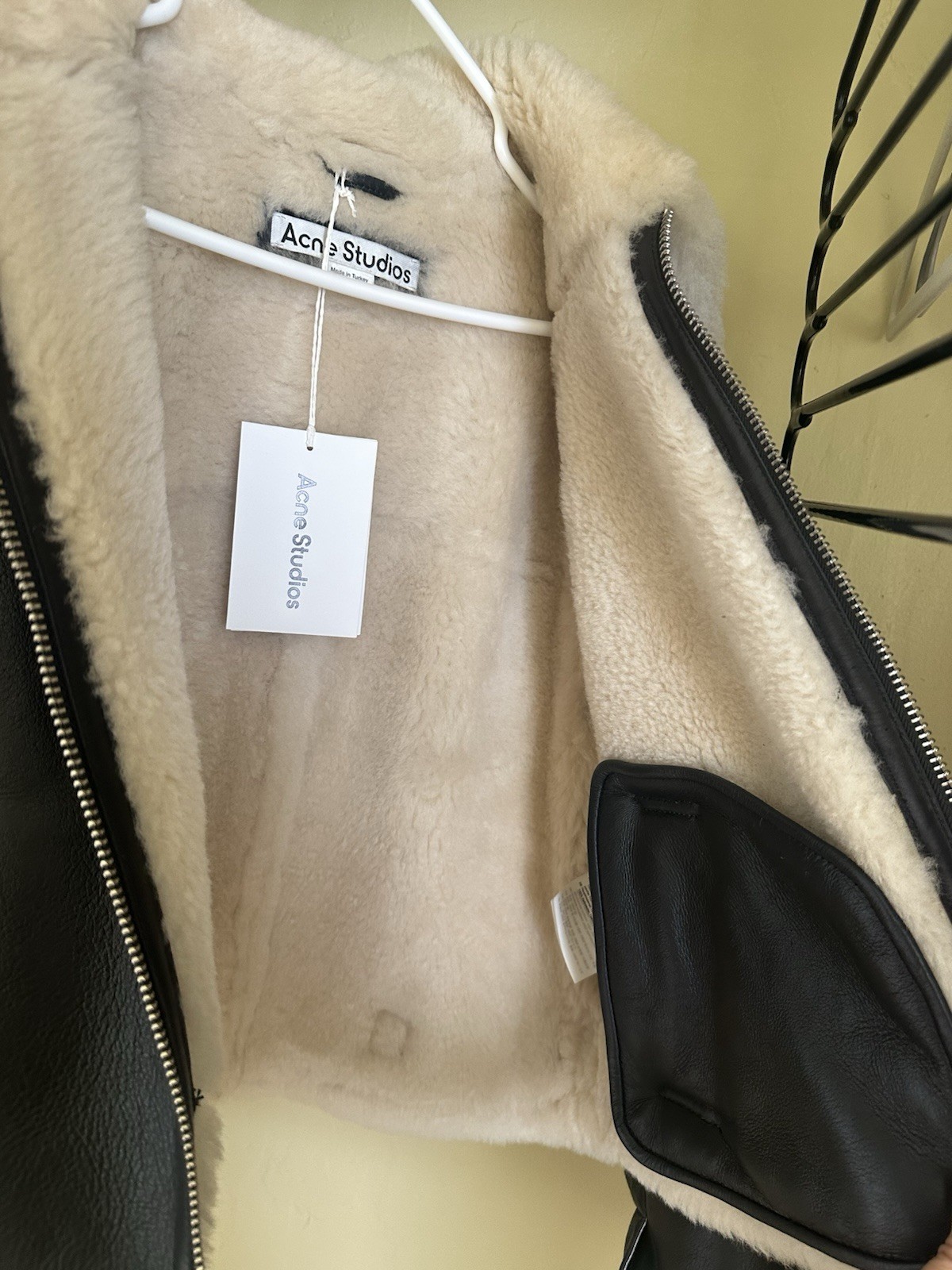 Acne Studios Black Leather And Off White Shearling Lete Jacket Cropped Sz. EU 36 thumbnail 3