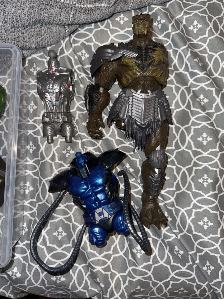 Lote de piezas BAF surtidas de Marvel Legends INCOMPLETO Foto 4 de 4