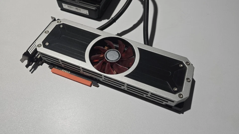 AMD Radeon R9 295X2 | Legendary Liquid-Cooled Dual-GPU Card - Image 2 of 4