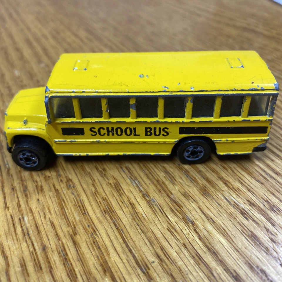 Vintage 1988 Hot Wheels Classic Yellow School Bus Ford Series - Image 4 of 4