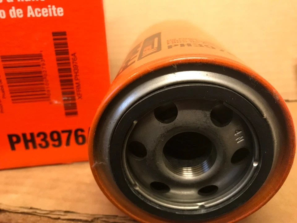 UM FILTRO DE ÓLEO DE MOTOR QUADRO ORIGINAL DO FABRICANTE PH3976A - Imagem 2 de 4