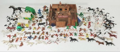 COLLECTION DE FIGURES DE L'OUEST EN PVC ET FORT. PLUSIEURS MARQUES CIRCA 1970.