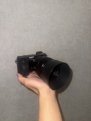 Sony A6000 Mirrorless Camera+ Sony FE 85mm f/1.8 Lens Excellent Condition Bundle