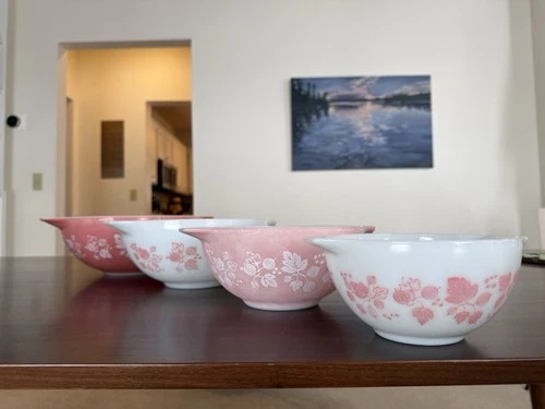 PYREX Pink & White Gooseberry Mixing Bowl Set Glass Nesting 4 Bowls Round
