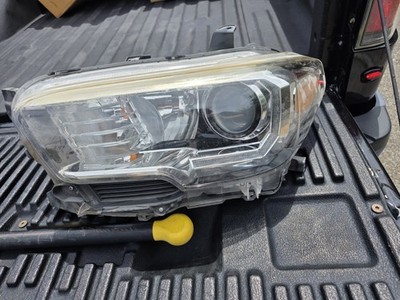 2016-2017-2018-2019-2020 Toyota Tacoma Halogen LH DRIVER SIDE Headlight OEM
