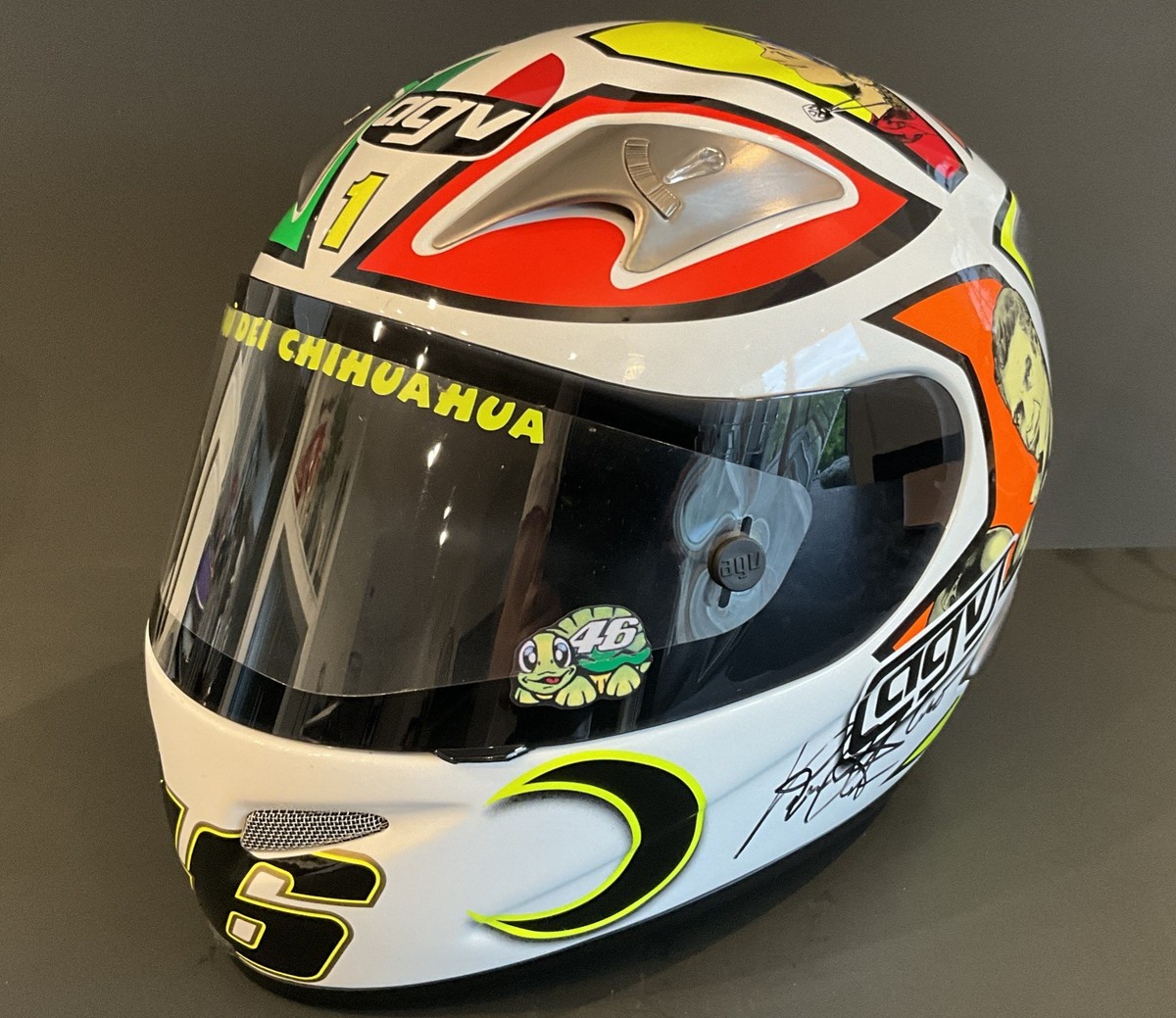 agv／2006年ロッシ・レプリカヘルメットTI-TECH【XL リミテッド】。 Valentino Rossi Autographed AGV Ti-Tech LE Helmet 2006 Mugello