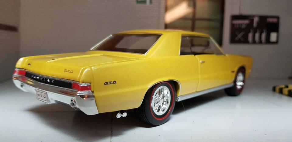 Pontiac GTO V8 1965 Gold Welly NEX Detailed Diecast G LGB 1:24 Scale Model Car - Image 2 of 4
