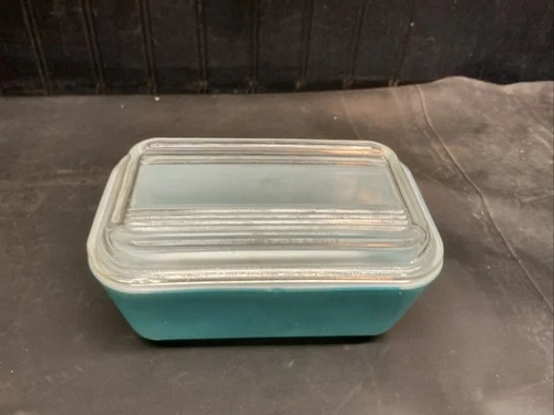 VINTAGE PYREX COVERED REFRIGERATOR WITH LID, BLUE, 6-3/4" X 3-1/2"