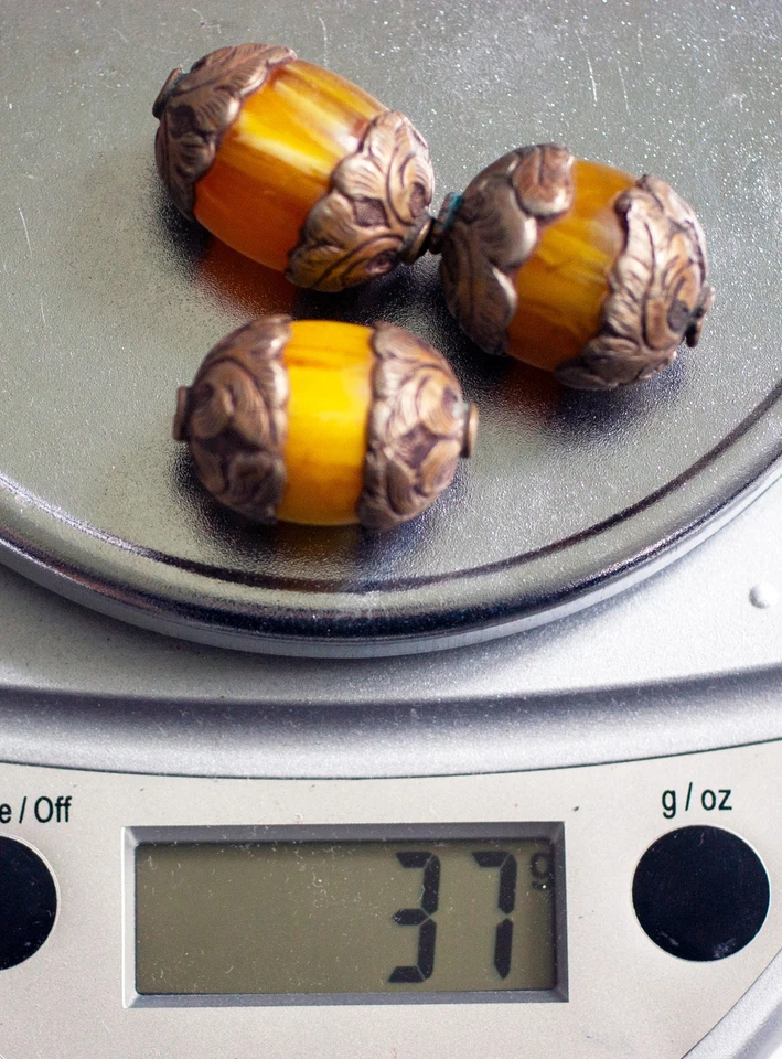 3 Vintage Lg. Tibetano Repousse N/Plata Tapa Imitación Ámbar Cuentas 1 3/8" X 3/4" Lote A1 Foto 4 de 4