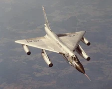 B-58 HUSTLER BOMBER BY CONVAIR IN FLIGHT PHOTOGRAPH PHOTO PRINT