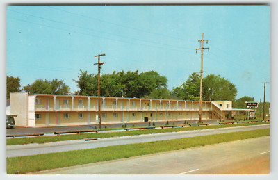 Postcard Lorel Motel on Lorin Boulevard in Elyria, OH.