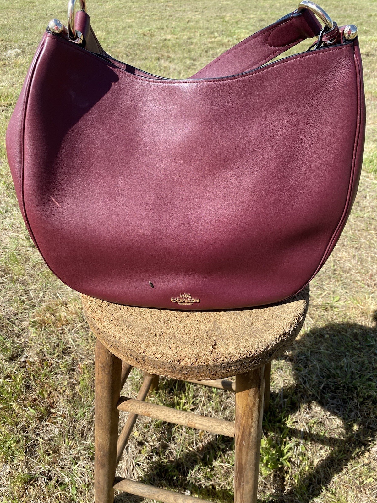 Authentic Coach Leather Tote Handbag in Burgundy-image