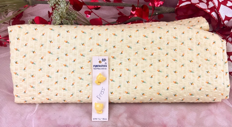 Vtg Yellow TEXTURED 40-1/4 x 55-1/2" Cotton Fabric Rosebud w/Cat Buttons *READ* - Image 2 of 4