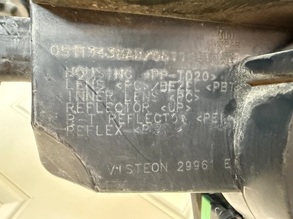 2009 2012 2013 2014 Volkswagen Routan Right Passenger Headlight 05113438AD OEM Foto 4 de 4