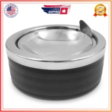 Grooved Black Classic Metal Ashtray with a Lid for Cigarettes