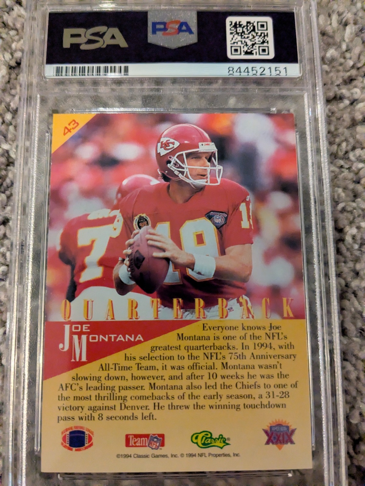 1995 Classic NFL Experience - Joe Montana #43 Gold Auto DNA