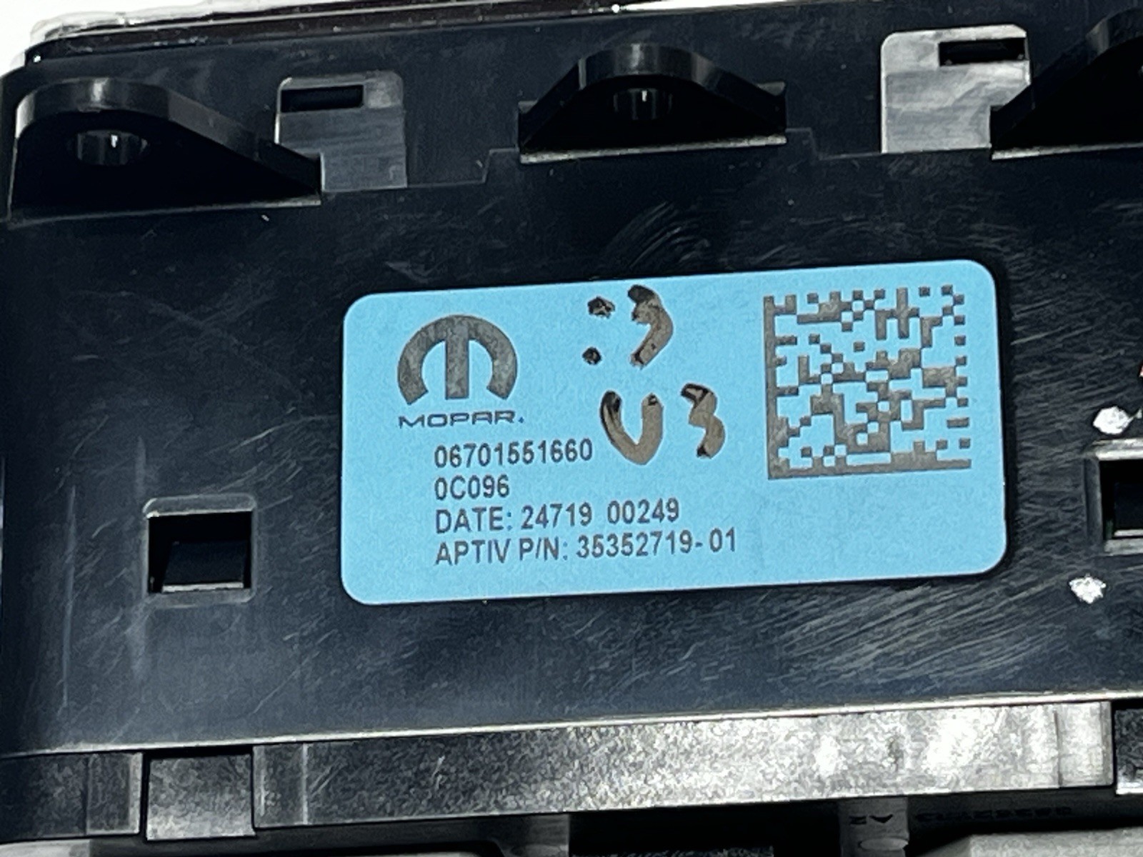 2022 MASERATI LEVANTE MODENA USB SD AUX PORT PANEL 06701551660 OEM 21-24