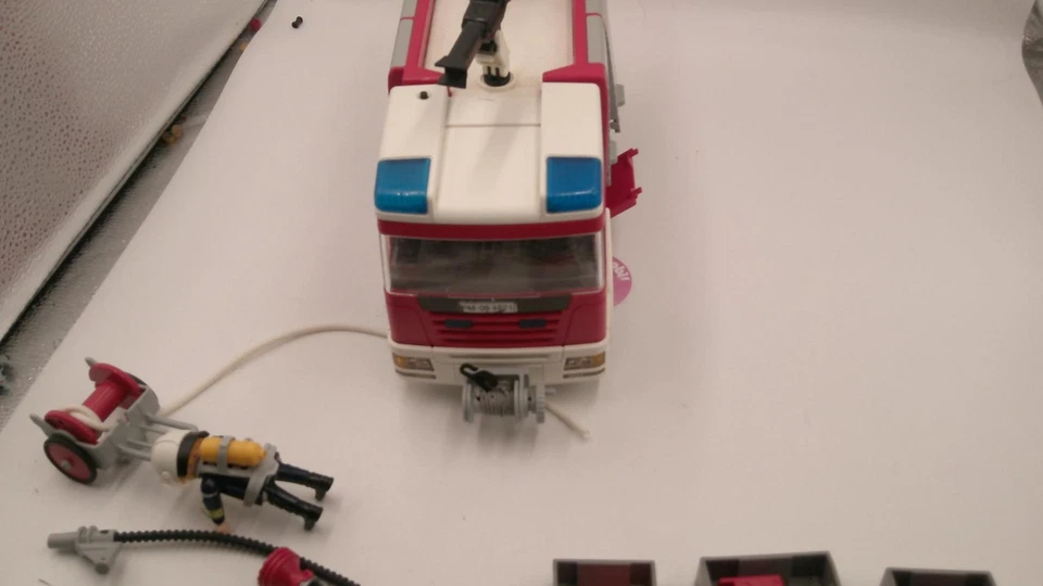 PLAYMOBIL 9464 Feuerwehr Rüstfahrzeug Licht RC fähig Feuerwehrauto - Bild 4 von 4