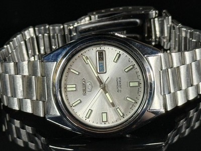Seiko 5 Automatic 7009-3041 Silver Dial 17 Jewels Vintage Mens Silver Watch 
