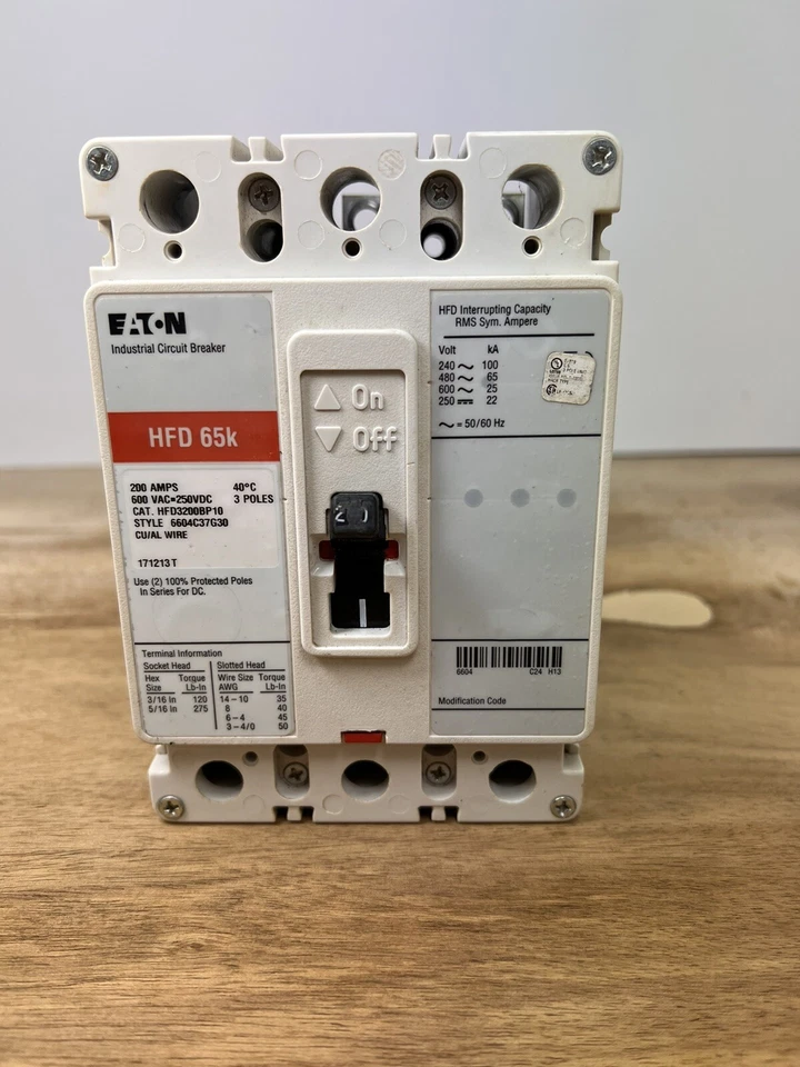 EATON CUTLER HAMMER HFD3200 65KAIC 480V 200 AMP DISYUNTOR GARANTÍA