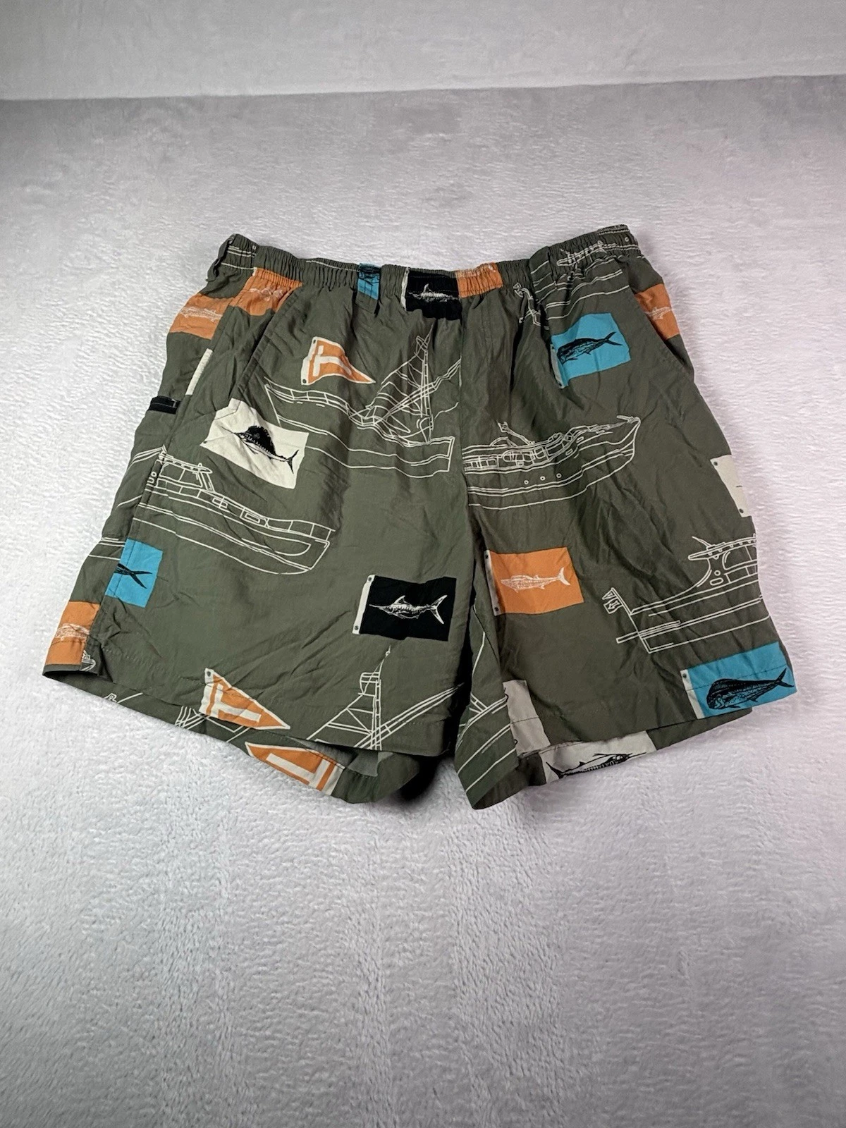 Columbia PFG Mens Shorts Medium Swimming Fishing Flags Martini Boat Print
