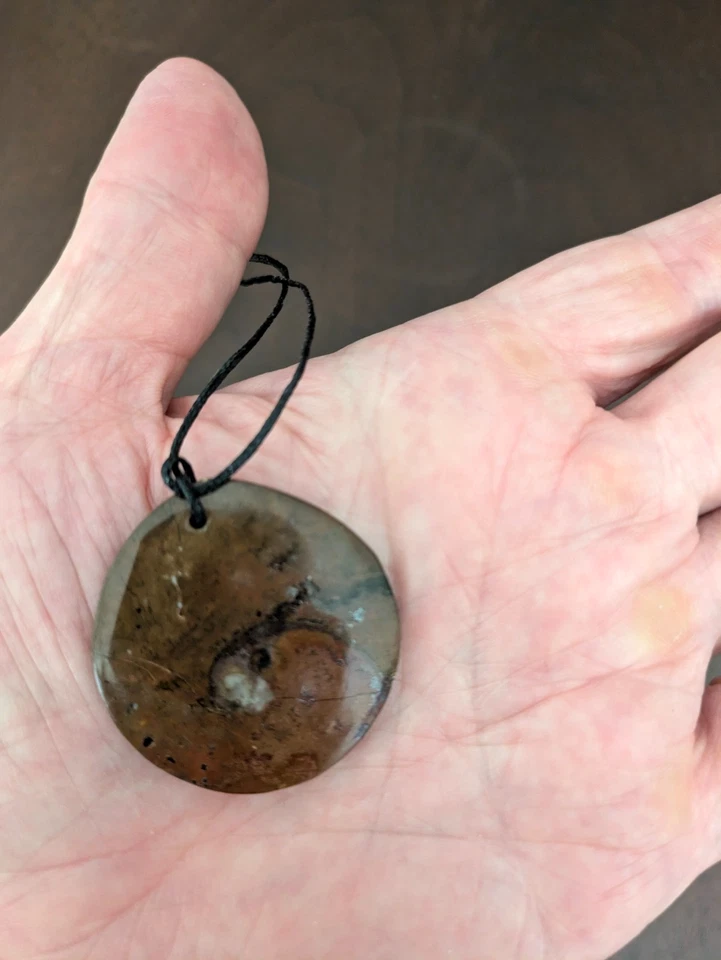 COLLAR HOMBRE: Colgante Piedra Fósil con Diseño Amonita Cordón Negro Tribal Boho Foto 3 de 4