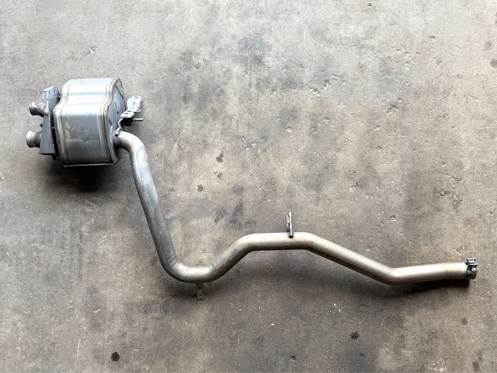 2017 - 2020 Maserati Levante Passenger Side RH Muffler OEM 670038670
