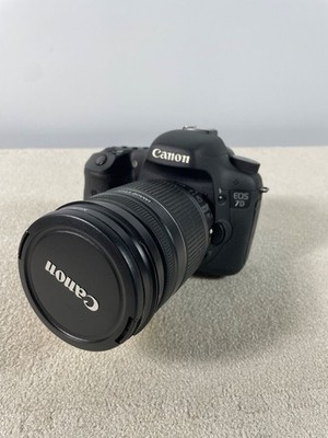 Canon EOS 7D Kamera mit EF-S 18-200mm IS Objektiv, Verschluss & Blitz OK...